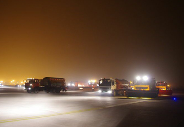 天津机场圆满举行年度冬季除冰雪演练