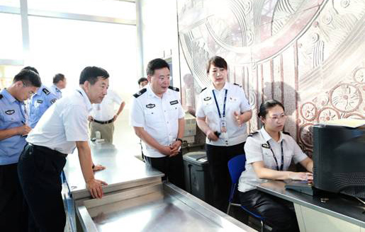 胡家福检查指导长春机场反恐维稳工作