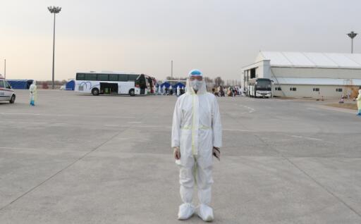 坚守一线　勇毅前行