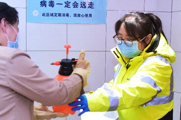 黄迪：玫瑰丛中的铿锵行者