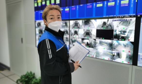 在平凡中坚守 在坚守中担当