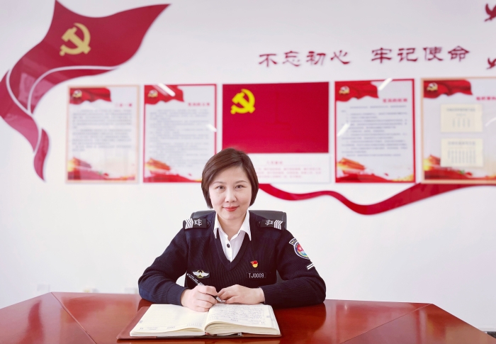 用忠诚执着坚守民航安检人的初心使命