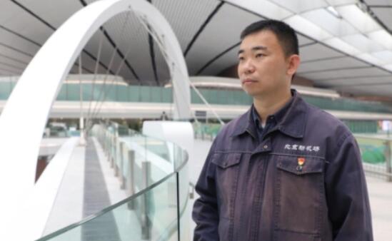 敬业奉献显忠诚 开拓进取守担当