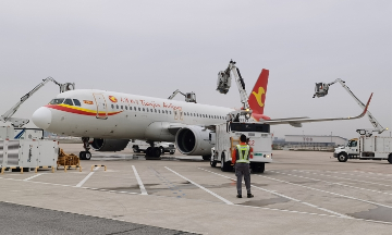 天津滨海机场举行首次慢车除冰实战演练