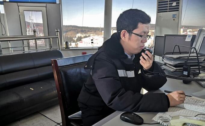 奋斗平凡岗位间 班组合力保平安