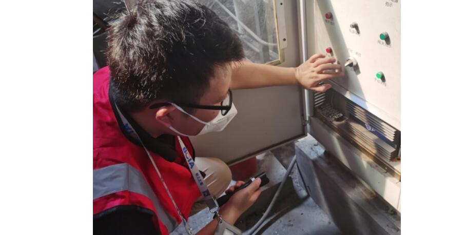 一步一个脚印 守好机场消防线