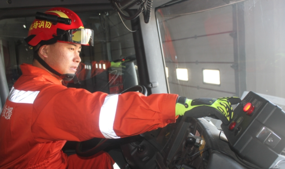 章志安：“中国第一国门”逆行者中的“全能选手”