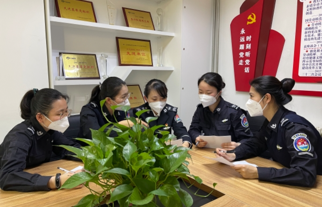 铿锵玫瑰 竞展国门