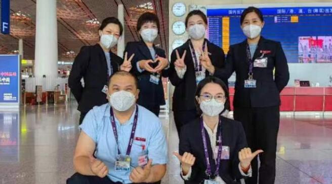 竭诚服务争“先锋”  创新发展当“尖兵”