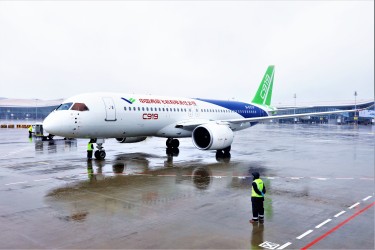 大兴机场迎来C919首秀