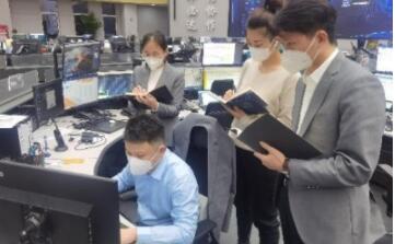 寻访国门之星丨陈笛：大兴机场航站楼24小时“盾牌手持人”