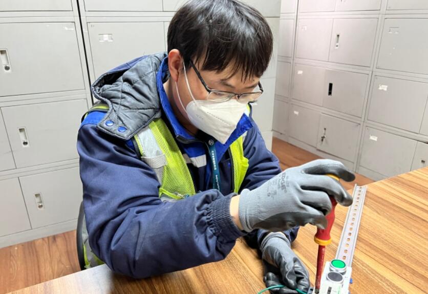 博维公司迅捷班组：首都机场廊桥的“守护者”