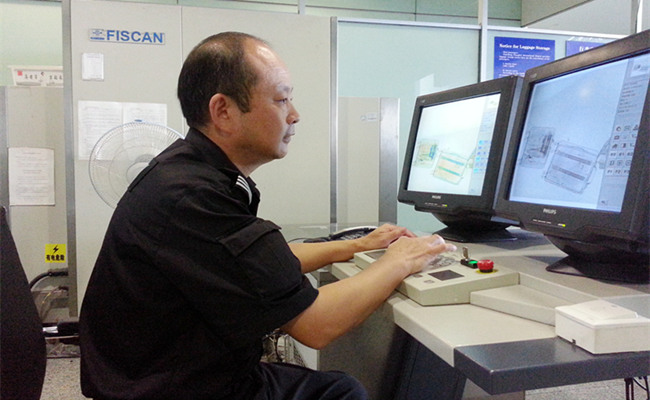 江西机场-刘雨欣 俞华娟-让敬业成为习惯(记全国民航优秀共产党员——南昌机场安检护卫部操机员罗金水)-上网.jpg