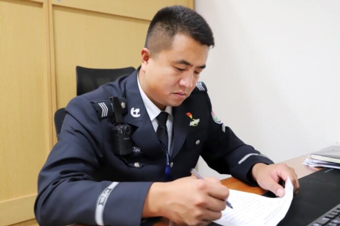 郑鹏：以脚步丈量安检职责 用奉献践行劳模使命