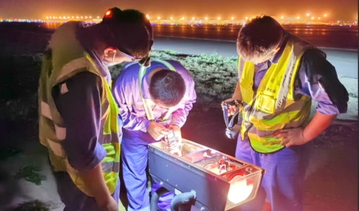 天津滨海机场飞行区助航灯光分部：坚守在机场夜色中的“掌灯人”