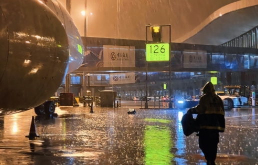 党旗引领下的风雨同行