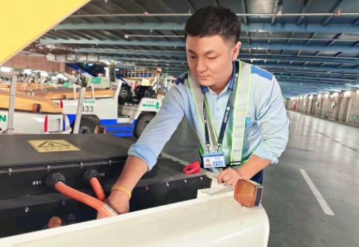 首新地服韩建：“无声旅客”的守护者