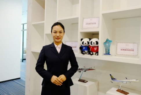 首新地服王甜：初心如磐绽芳华 匠心服务谱新篇