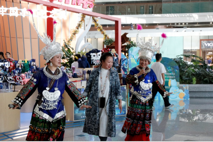 非遗盛宴点亮候机时光！大兴机场两场文化活动引旅客热捧