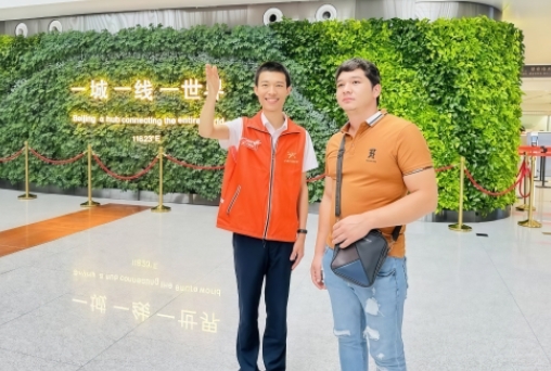 首新地服周炜：在行李查询台树立服务标杆