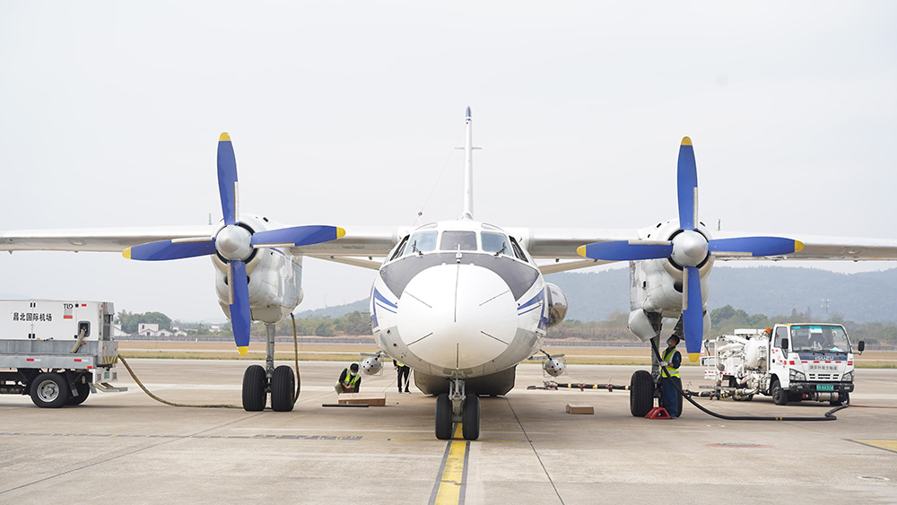 3南昌机场保障人工增雨作业航班缓解旱情.jpg