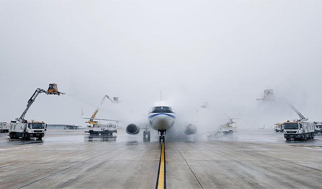 风雪无阻 平安暖途丨首都机场集团旗下京津冀三地四场全力迎战今冬首雪