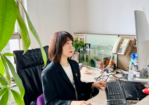 丁兰：一名基层党务工作者的“全心全意”