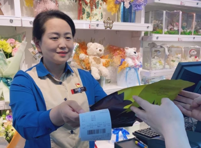 凝心工程|商贸公司佟永艳：二十年柜台里的 “温度密码”