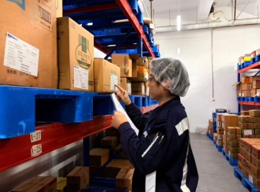 新春走基层｜在“速冻”库房守护“火热”春运