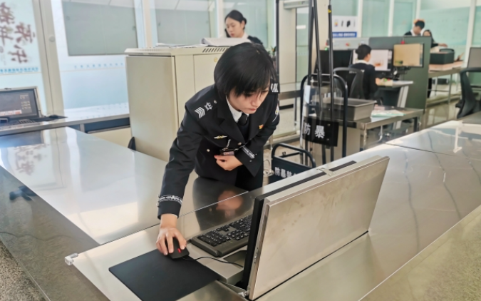 新春走基层 | 吉林机场集团魏佳佳：冰雪春运中的“安全哨兵”
