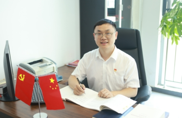 两优一先 | 罗文珲：在跨界中深耕，在实干中作答